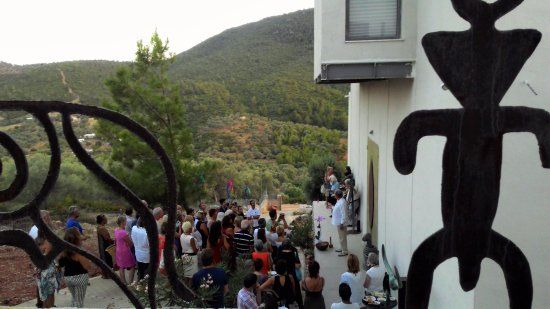 Ender Guzey Museum ARThill